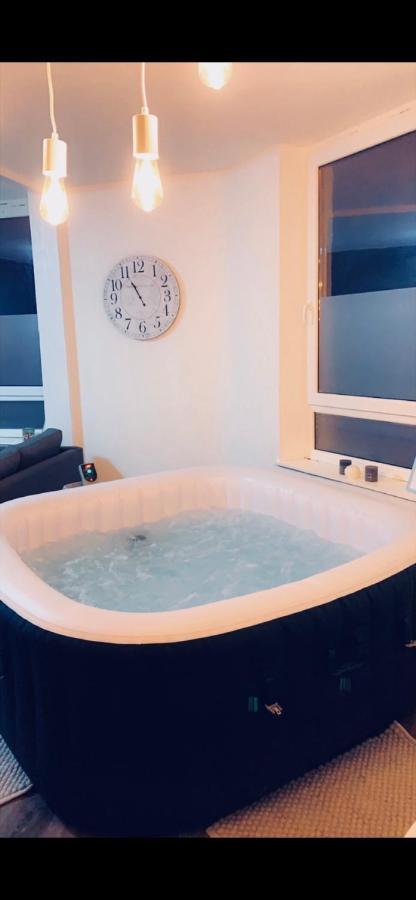سيراين Appartement Cosy Et Chaleureux Avec Jacuzzi المظهر الخارجي الصورة